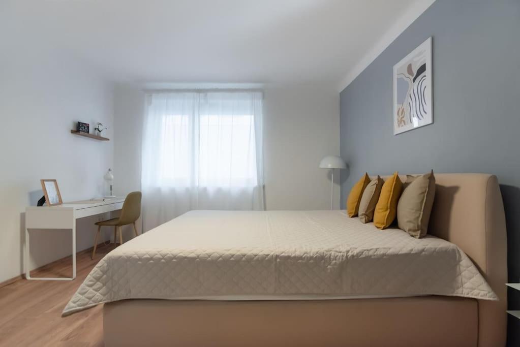 Ruhelage Im Zentrum Nahe Schottentor-contactless Self-check-in Apartment *