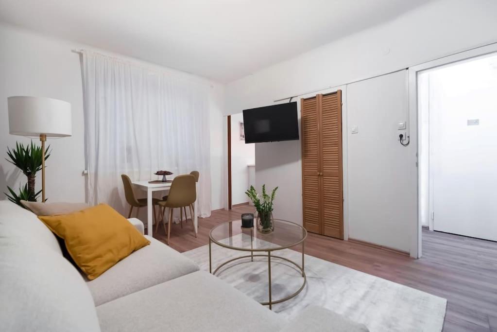Ruhelage Im Zentrum Nahe Schottentor-contactless Self-check-in Apartment *