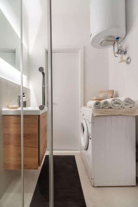 Ruhelage Im Zentrum Nahe Schottentor-contactless Self-check-in Apartment *